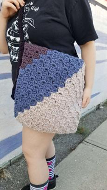 Gilmore Messenger, crochet crossbody bag