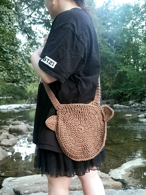 The Maple Bag, crochet round shoulder bag